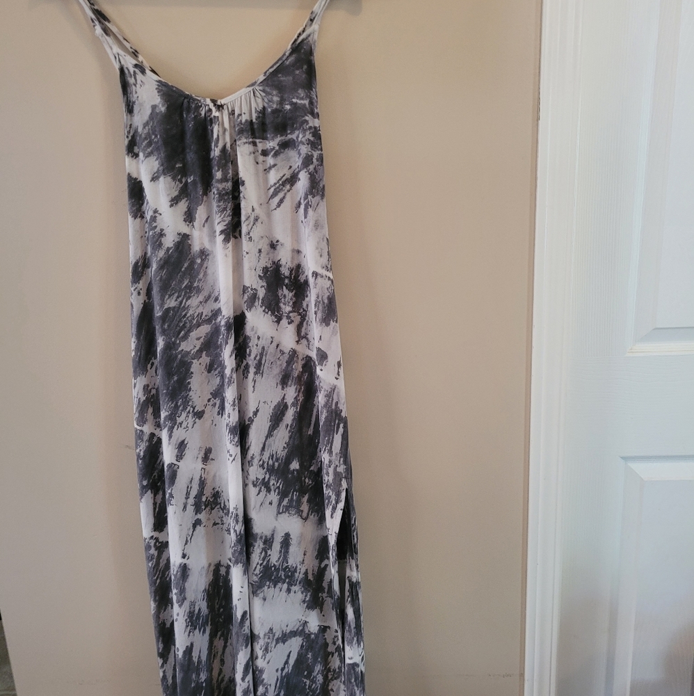 Billabong grey and white sundress
